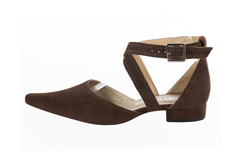 Dark brown open side elegant shoes, with crossed straps. Pointed toe. Low block heels. - Florence KOOIJMAN